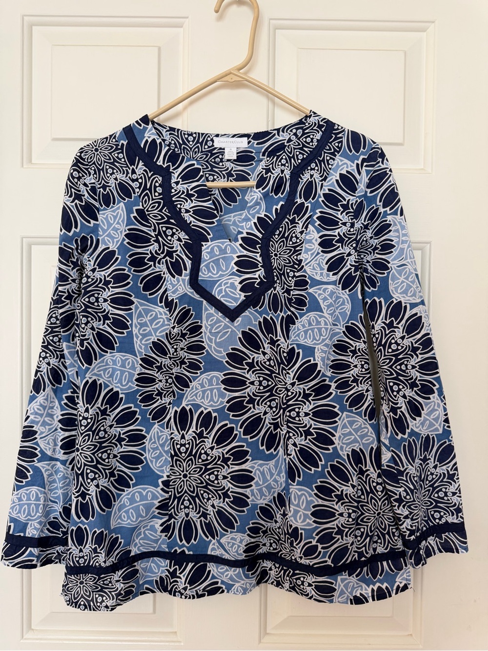 Women’s Blue Floral V-Neck Long Sleeve Top